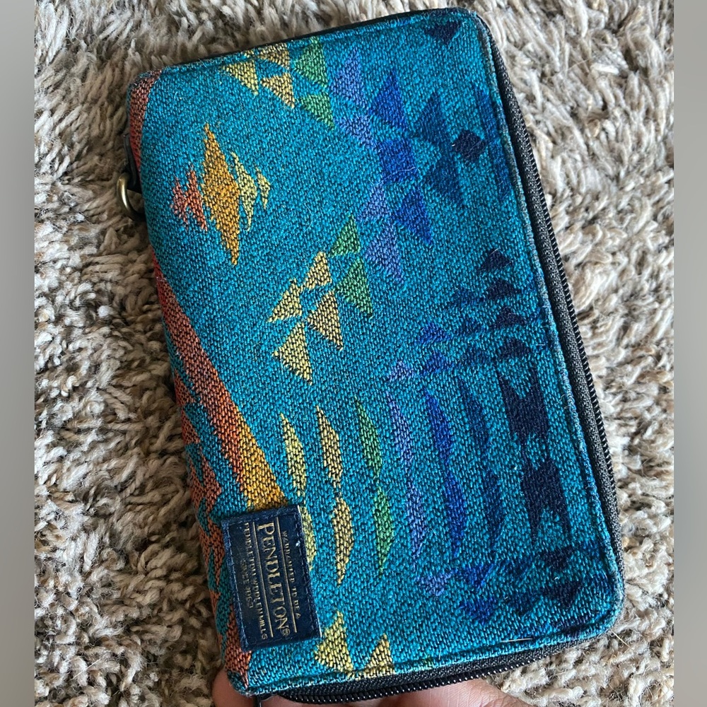 Pendleton wallet. Used. Been sitting in my closet.